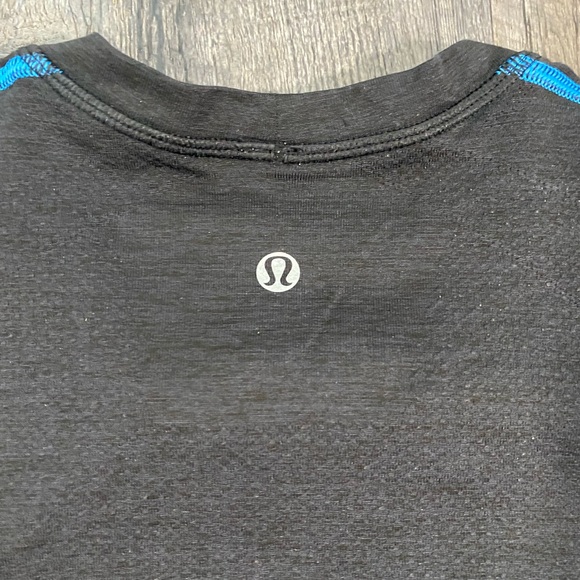 LULULEMON Mens Athletic Shirt - Picture 3 of 4